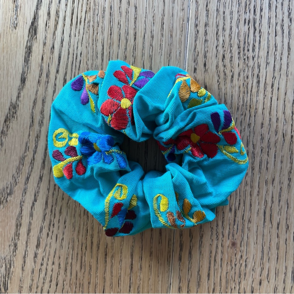 Scrunchie Embroidered - NEW
